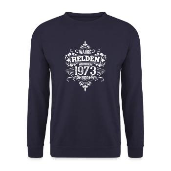 Wahre Helden wurden 1973 geboren - Unisex Pullover - Navy - Vorne - Alina (178cm) & Michal (187cm)