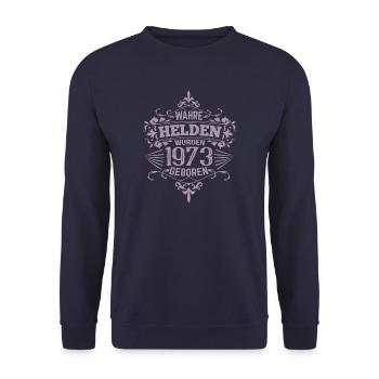 Wahre Helden wurden 1973 geboren - Unisex Pullover - Navy - Vorne - Alina (178cm) & Michal (187cm)