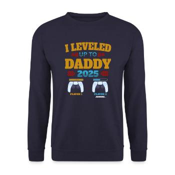 Passez au niveau supérieur pour Daddy 2025 - Sweat-shirt Unisexe - marine - Devant - Alina (178cm) & Michal (187cm)