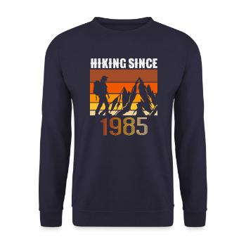 Randonnée depuis 1985, Cadeau d’anniversaire vintage - Sweat-shirt Unisexe - marine - Devant - Alina (178cm) & Michal (187cm)
