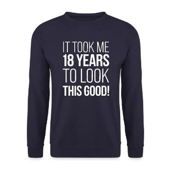 It took me 18 years to look this good - Unisex Pullover - Navy - Vorne - Alina (178cm) & Michal (187cm)