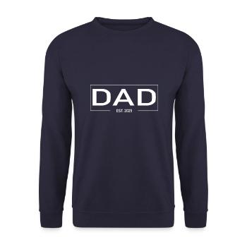 PAPA - est. 2025 - papa en 2025 bébé - Sweat-shirt Unisexe - marine - Devant - Alina (178cm) & Michal (187cm)