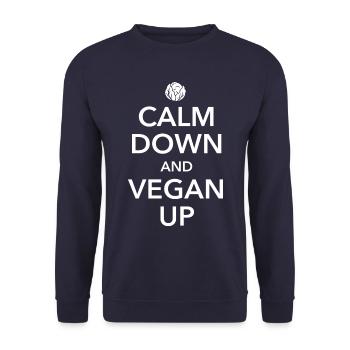 Calm down and vegan up - Spruch - Unisex Pullover - Navy - Vorne - Alina (178cm) & Michal (187cm)