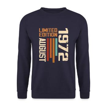 August 1972 Geburtstagsgeschenk August 1972 August - Unisex Pullover - Navy - Vorne - Alina (178cm) & Michal (187cm)