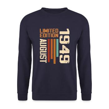 August 1949 Geburtstagsgeschenk August 1949 August - Unisex Pullover - Navy - Vorne - Alina (178cm) & Michal (187cm)