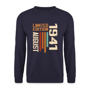 August 1941 Geburtstagsgeschenk August 1941 August - Unisex Pullover - Navy - Vorne - Alina (178cm) & Michal (187cm)