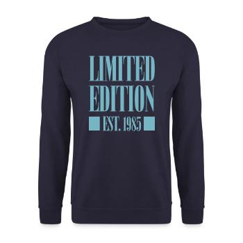 LIMITED EDITION EST. 1985 - BIRTHDAY - - Unisex Sweatshirt - navy - Front - Alina (178cm) & Michal (187cm)
