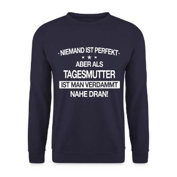 Tagesmutter Tagesmütter Erzieherin Beruf Spruch - Unisex Pullover - Navy - Vorne - Alina (178cm) & Michal (187cm)