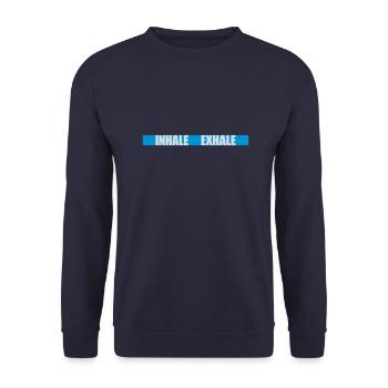 inhale exhale yoga Zitat - Unisex Pullover - Navy - Vorne - Alina (178cm) & Michal (187cm)