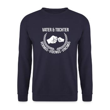 Vater und Tochter - Venimus Videmus Vincimus - Unisex Pullover - Navy - Vorne - Alina (178cm) & Michal (187cm)
