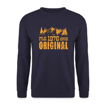 Geburtstagsgeschenk 1976 - 1976 - Unisex Pullover - Navy - Vorne - Alina (178cm) & Michal (187cm)