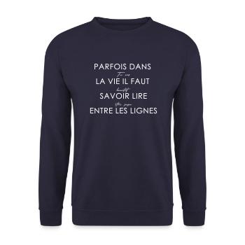 il faut parfois savoir lire entre lignes - Sweat-shirt Unisexe - marine - Devant - Alina (178cm) & Michal (187cm)