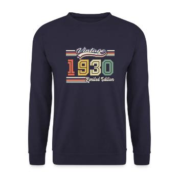 1930-Geburtstagsgeschenk. Fantastisch seit 1930 - Unisex Pullover - Navy - Vorne - Alina (178cm) & Michal (187cm)