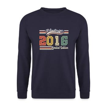 Cadeau D'anniversaire 2016 Génial Depuis 2016 vint - Sweat-shirt Unisexe - marine - Devant - Alina (178cm) & Michal (187cm)