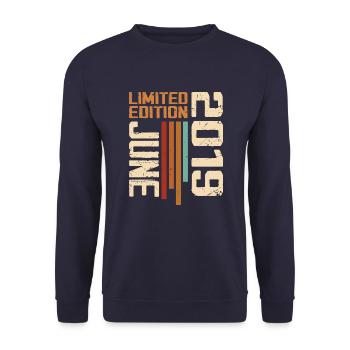 Juin 2019 Cadeau anniversaire Juin 2019 Rétro 2019 - Sweat-shirt Unisexe - marine - Devant - Alina (178cm) & Michal (187cm)