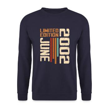 Juni 2002 Geburtstagsgeschenk Juni 2002 Retro 2002 - Unisex Pullover - Navy - Vorne - Alina (178cm) & Michal (187cm)