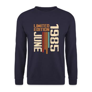 Juni 1985 Geburtstagsgeschenk Juni 1985 Retro 1985 - Unisex Pullover - Navy - Vorne - Alina (178cm) & Michal (187cm)