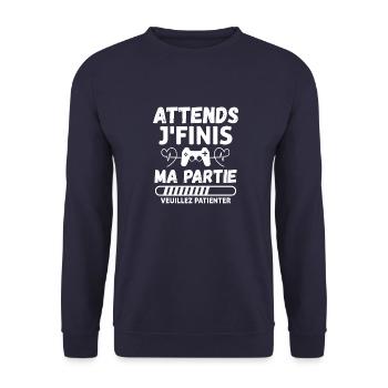 Attends J'finis Ma Partie Cadeau Joueur Nerd Geek - Sweat-shirt Unisexe - marine - Devant - Alina (178cm) & Michal (187cm)