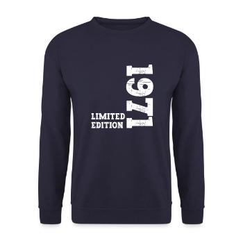 1971 Vintage - Unisex Sweatshirt - navy - Front - Alina (178cm) & Michal (187cm)