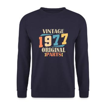 Monat 1977. 1977 Geburtstagsgeschenk. 47 Jahre alt Birt - Unisex Pullover - Navy - Vorne - Alina (178cm) & Michal (187cm)