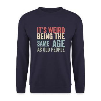 Es ist komisch, im gleichen Alter wie alte Leute zu sein - Unisex Pullover - Navy - Vorne - Alina (178cm) & Michal (187cm)