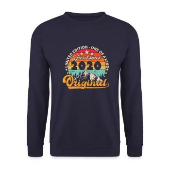 Vintage Born 2020 Geburtstagsgeschenk. - Unisex Pullover - Navy - Vorne - Alina (178cm) & Michal (187cm)