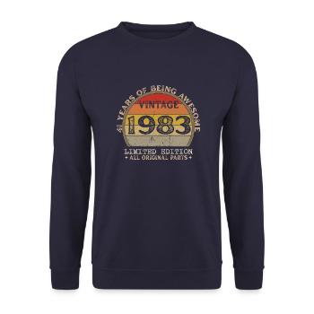 Né en 1983 - Vintage 1983 Anniversaire Rétro - Sweat-shirt Unisexe - marine - Devant - Alina (178cm) & Michal (187cm)