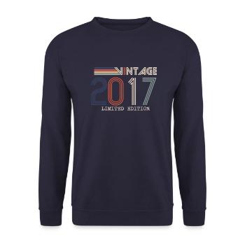Vintage 2023 Cadeau Anniversaire - Millésime 2023 - Sweat-shirt Unisexe - marine - Devant - Alina (178cm) & Michal (187cm)