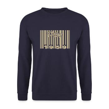 Jahrgang 1959 Barcode 1959: Baujahr 2025. - Unisex Pullover - Navy - Vorne - Alina (178cm) & Michal (187cm)
