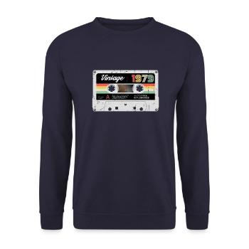 Vintage Kassette 1979 Retro Classic Geburtstag - Unisex Pullover - Navy - Vorne - Alina (178cm) & Michal (187cm)
