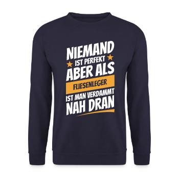 Niemand ist perfekt - Fliesenleger - Spruch - Unisex Pullover - Navy - Vorne - Alina (178cm) & Michal (187cm)