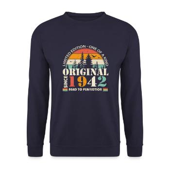 1942 : Légende vintage pour le 82e anniversaire - Sweat-shirt Unisexe - marine - Devant - Alina (178cm) & Michal (187cm)