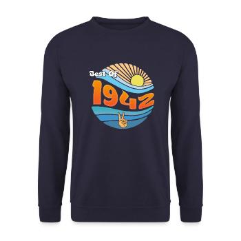 Retro 1942 – Limitierte Auflage Zeitlos 83. - Unisex Pullover - Navy - Vorne - Alina (178cm) & Michal (187cm)