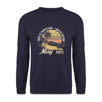 Légendaire depuis mai 1976, mai 1976 - Sweat-shirt Unisexe - marine - Devant - Alina (178cm) & Michal (187cm)