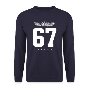 67 Zahl Krone - Unisex Pullover - Navy - Vorne - Alina (178cm) & Michal (187cm)