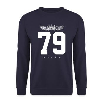 79 Zahl Krone - Unisex Pullover - Navy - Vorne - Alina (178cm) & Michal (187cm)