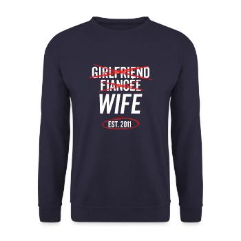 Freundin Verlobte Ehefrau Est 2011 - Unisex Pullover - Navy - Vorne - Alina (178cm) & Michal (187cm)