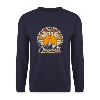 Made in 2016 Cadeau anniversaire 2016 Rétro 2016 - Sweat-shirt Unisexe - marine - Devant - Alina (178cm) & Michal (187cm)