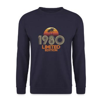 1980 Retro Geburtstag Geschenkidee - Unisex Pullover - Navy - Vorne - Alina (178cm) & Michal (187cm)