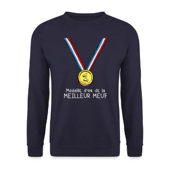 T-shirt Médaille d'or de la meilleure meuf - Sweat-shirt Unisexe - marine - Devant - Alina (178cm) & Michal (187cm)