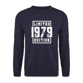 Geboren 1979 seit 1979 aussergewöhnlich - Unisex Pullover - Navy - Vorne - Alina (178cm) & Michal (187cm)