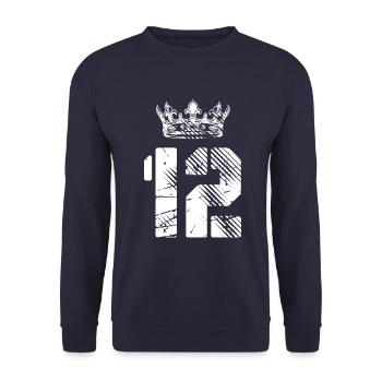 12 Zahl Krone - Unisex Pullover - Navy - Vorne - Alina (178cm) & Michal (187cm)