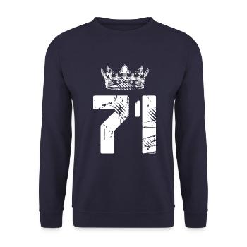71 Zahl Krone - Unisex Pullover - Navy - Vorne - Alina (178cm) & Michal (187cm)