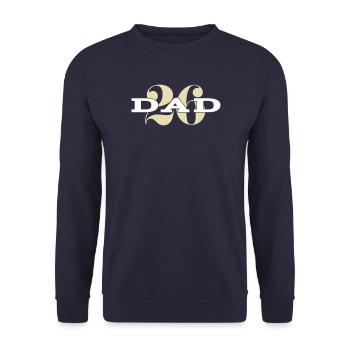 Dad 26 Baby Vater Vatertag Geschenk Papa 2026 - Unisex Pullover - Navy - Vorne - Alina (178cm) & Michal (187cm)
