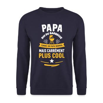 Papa roi du barbecue – idée fête des pères - Sweat-shirt Unisexe - marine - Devant - Alina (178cm) & Michal (187cm)