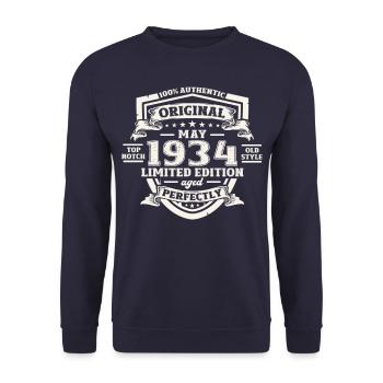 Original May 1934 Vintage 1934 Birthday 1934 - Unisex Sweatshirt - navy - Front - Alina (178cm) & Michal (187cm)