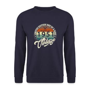 Jahrgang 1951 Das Beste von 1951 - 74 Jahre alter Geburtstag - Unisex Pullover - Navy - Vorne - Alina (178cm) & Michal (187cm)