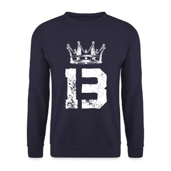 13 Zahl Krone - Unisex Pullover - Navy - Vorne - Alina (178cm) & Michal (187cm)