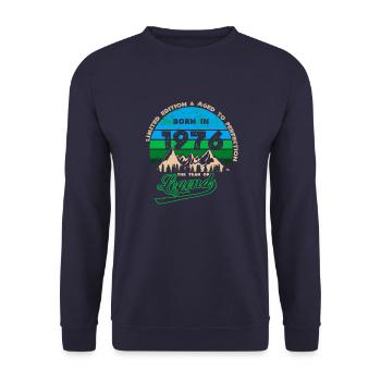 Legends 1976 - Unisex Sweatshirt - navy - Front - Alina (178cm) & Michal (187cm)
