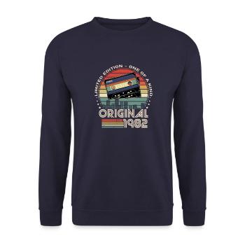 Limitierte Auflage 1982 42. Jubiläum - Unisex Pullover - Navy - Vorne - Alina (178cm) & Michal (187cm)